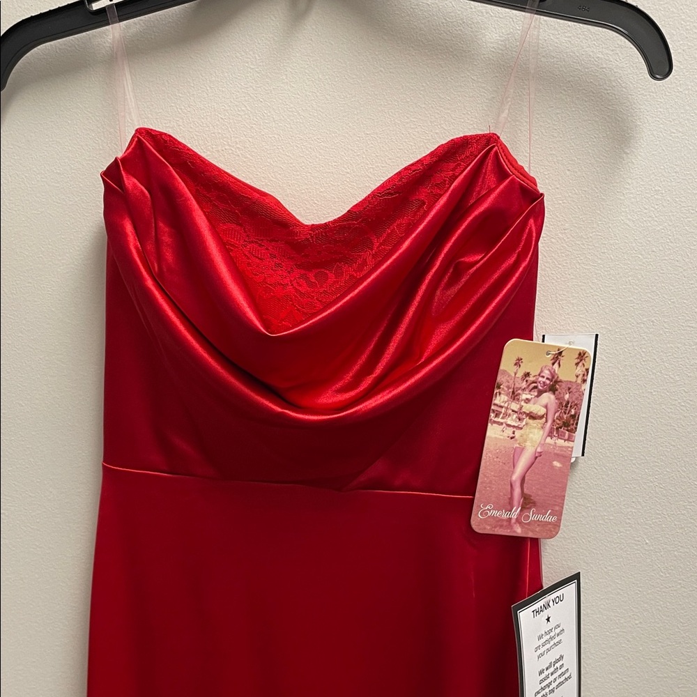 Emerald Sundae Strapless Scarlet Dress - Picture 2 of 6